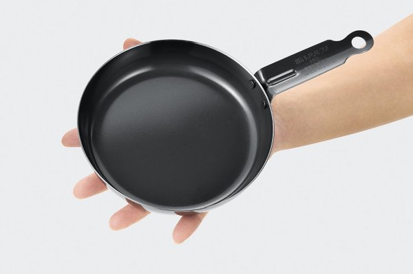 画像2: 燕熟の技　プロスタイルフライパン16cm（レザーカバー付） (2)